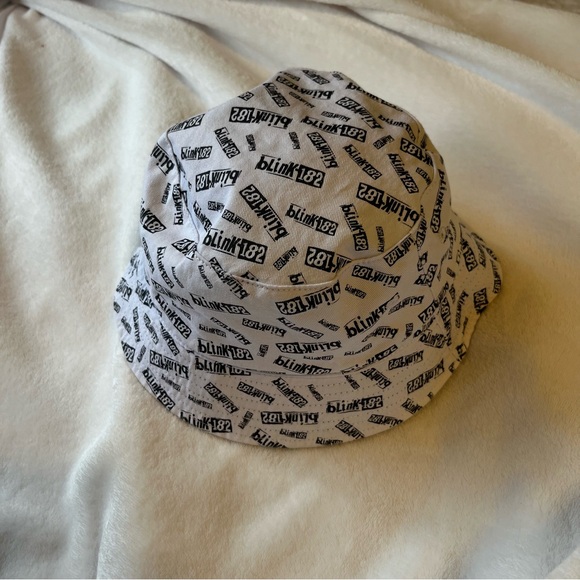 Blink 182 Reversible Bucket hat Black white logo Unisex Mens Women Concert merch - Picture 5 of 6